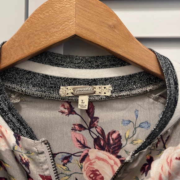 Buckle Gimmicks Floral Jacket - Picture 9 of 11